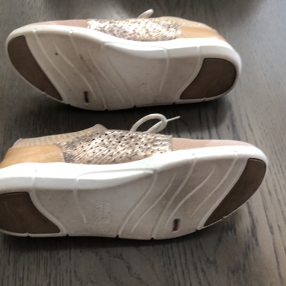 Johnston and Murphy women’s walking shoe - Picture 5 of 6